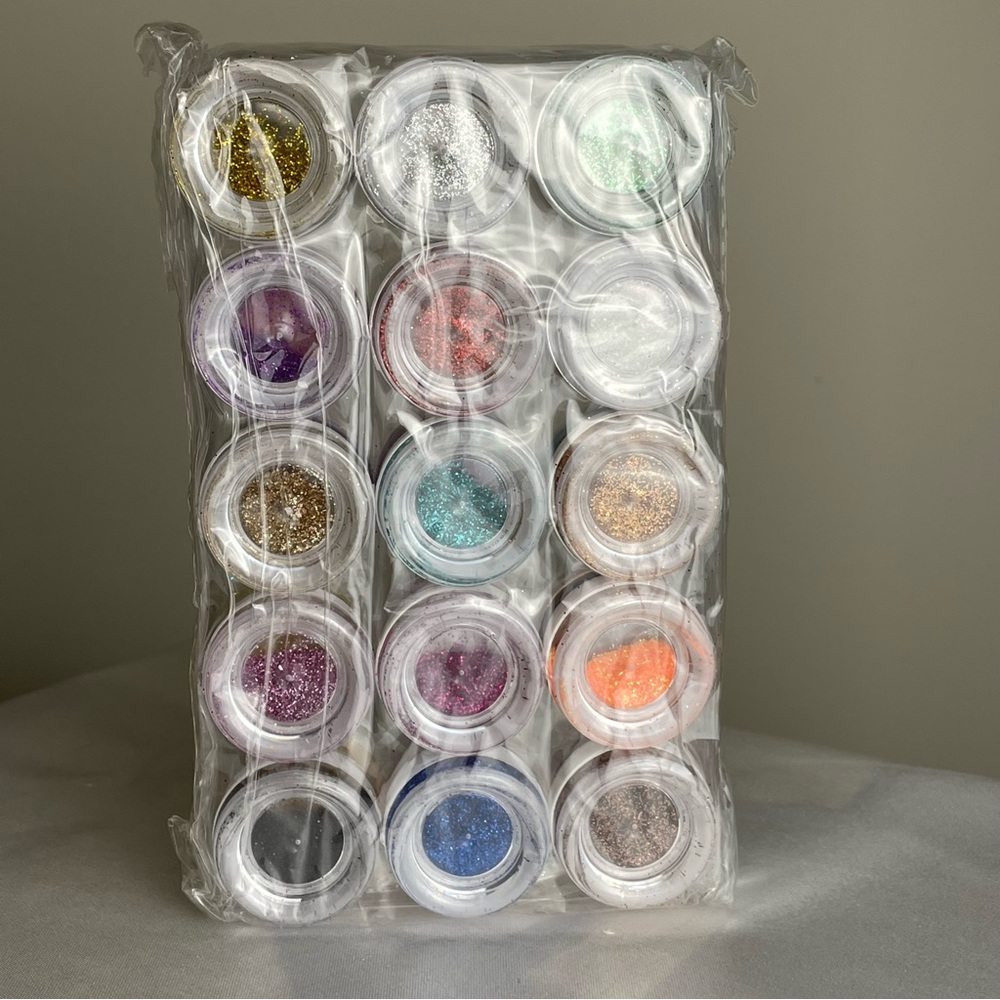 Set of 30 glitter/matte pigments in different shades.